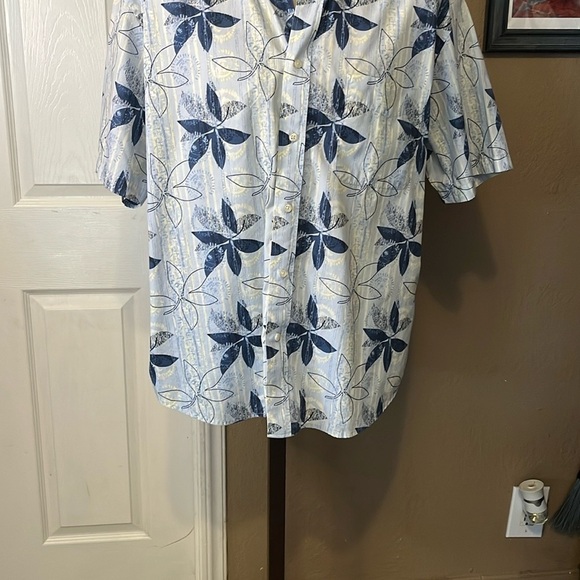 White and Blue Floral Casual Button Down Shirt - Picture 2 of 5